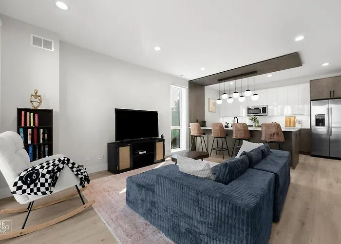 Luxury 3br, Uchicago & Obama Ctr, 15 Min Downtown Apartment *